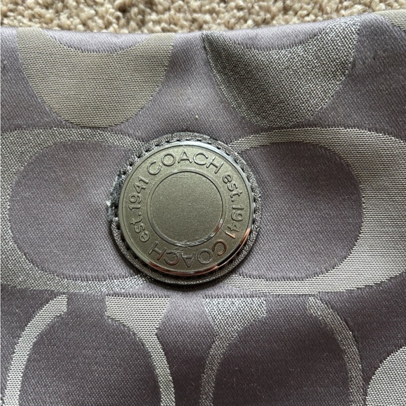 Coach signature crossbody handbag with zipper - Picture 2 of 7